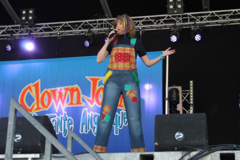 Tante Angelique inhuren met Clown Jopie
